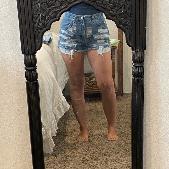 Wrangler distressed shorts 💋 - Picture 3 of 6